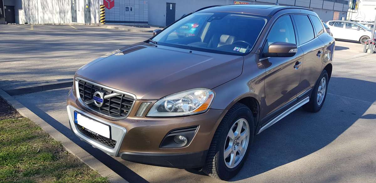 Volvo XC60, 2.4 l., off-road / crossover