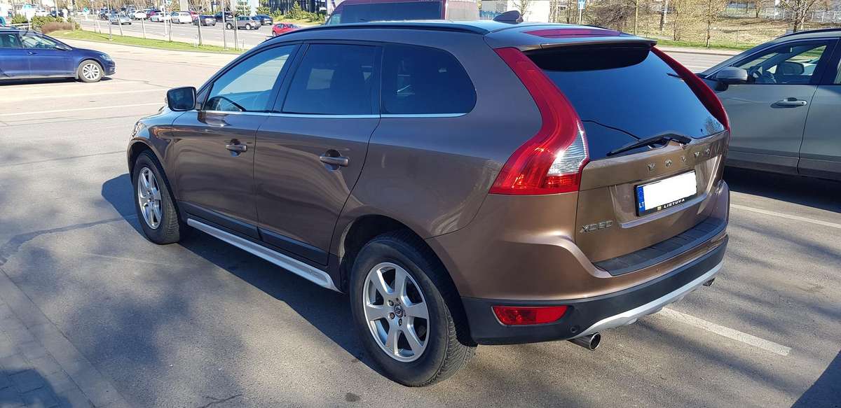 Volvo XC60, 2.4 l., off-road / crossover