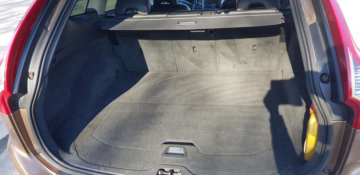 Volvo XC60, 2.4 l., off-road / crossover