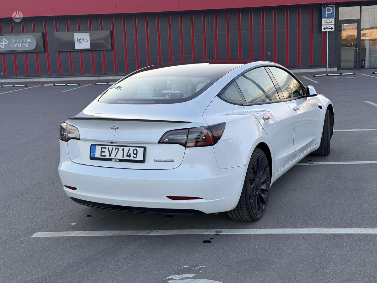 Tesla Model 3, 65 кВт·ч, Седан