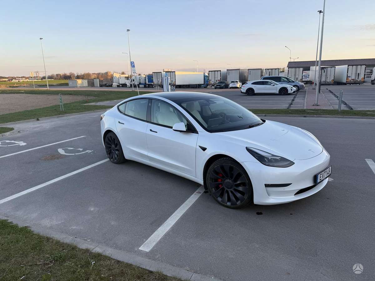 Tesla Model 3, 65 кВт·ч, Седан