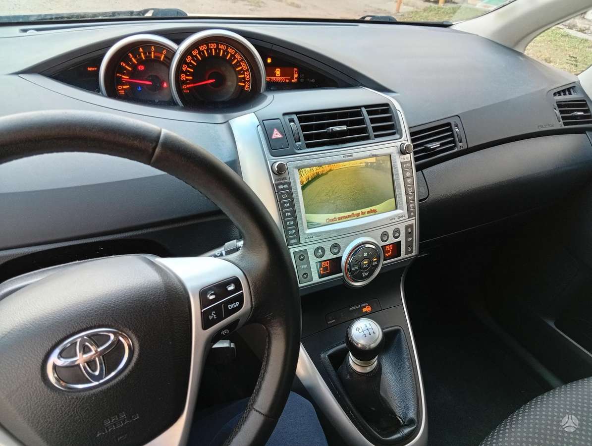 Toyota Verso, 2.2 l., Минивэн