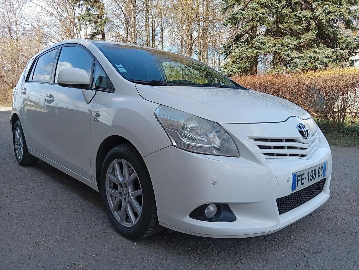 Toyota Verso, 2.2 l., Минивэн