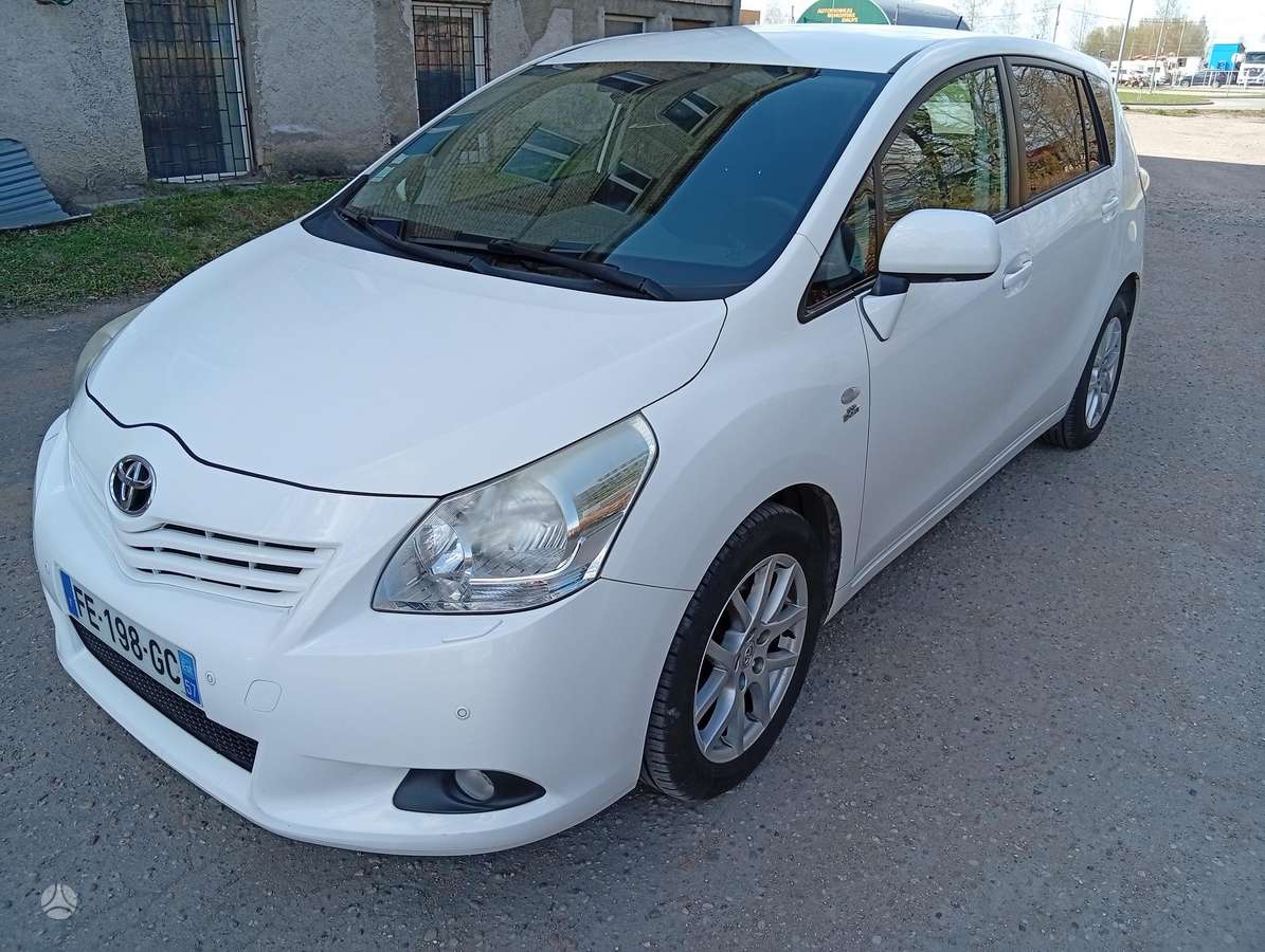 Toyota Verso, 2.2 l., Минивэн