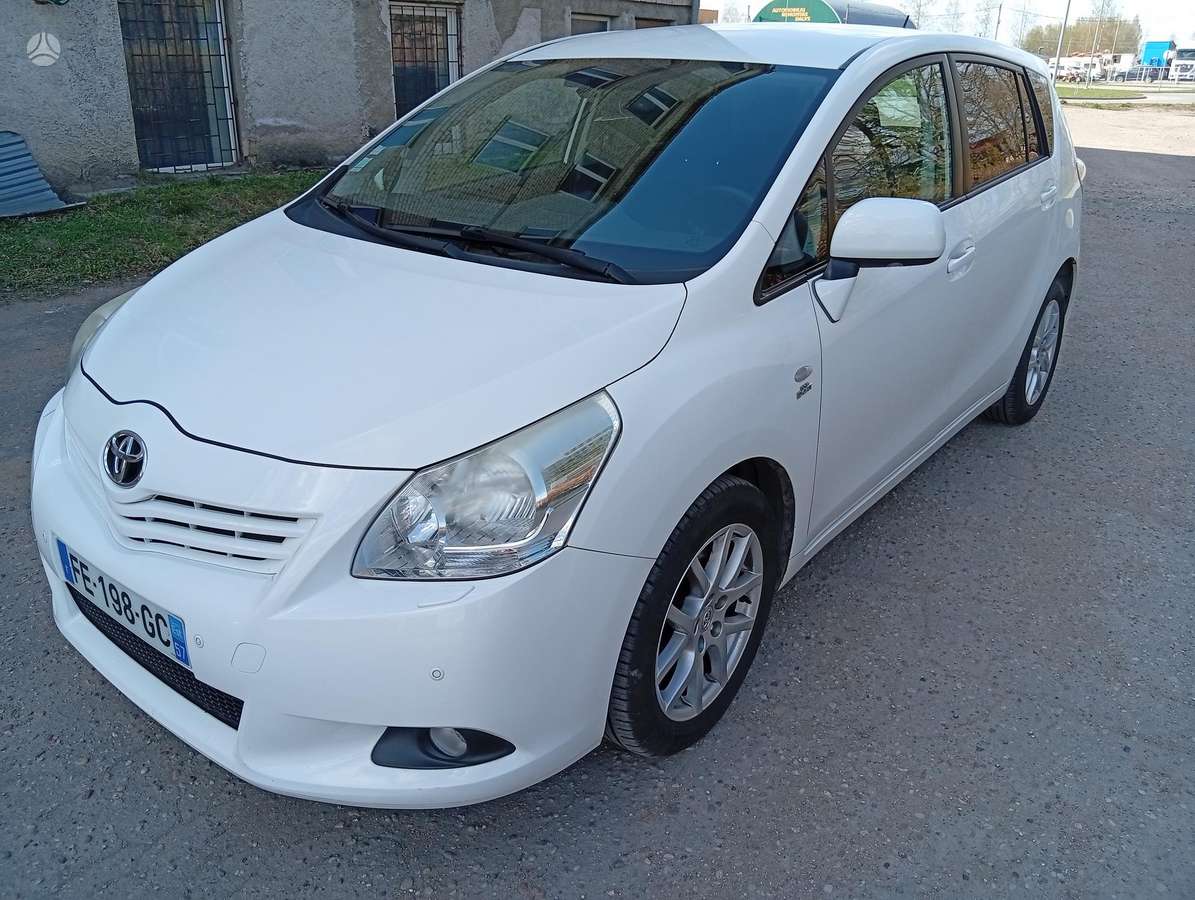 Toyota Verso, 2.2 l., Минивэн