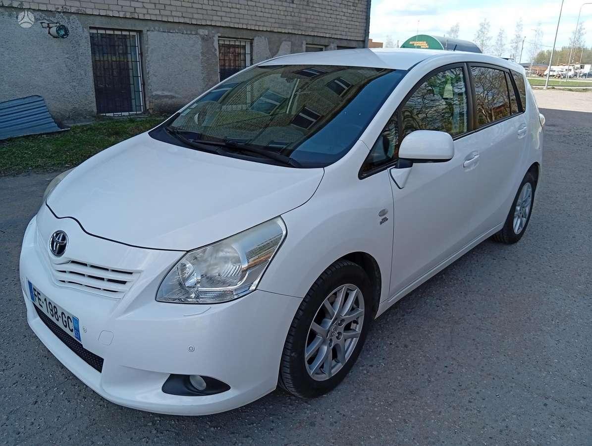 Toyota Verso, 2.2 l., Минивэн