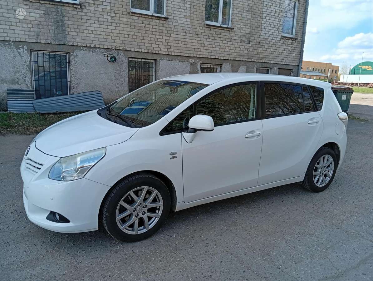 Toyota Verso, 2.2 l., Минивэн
