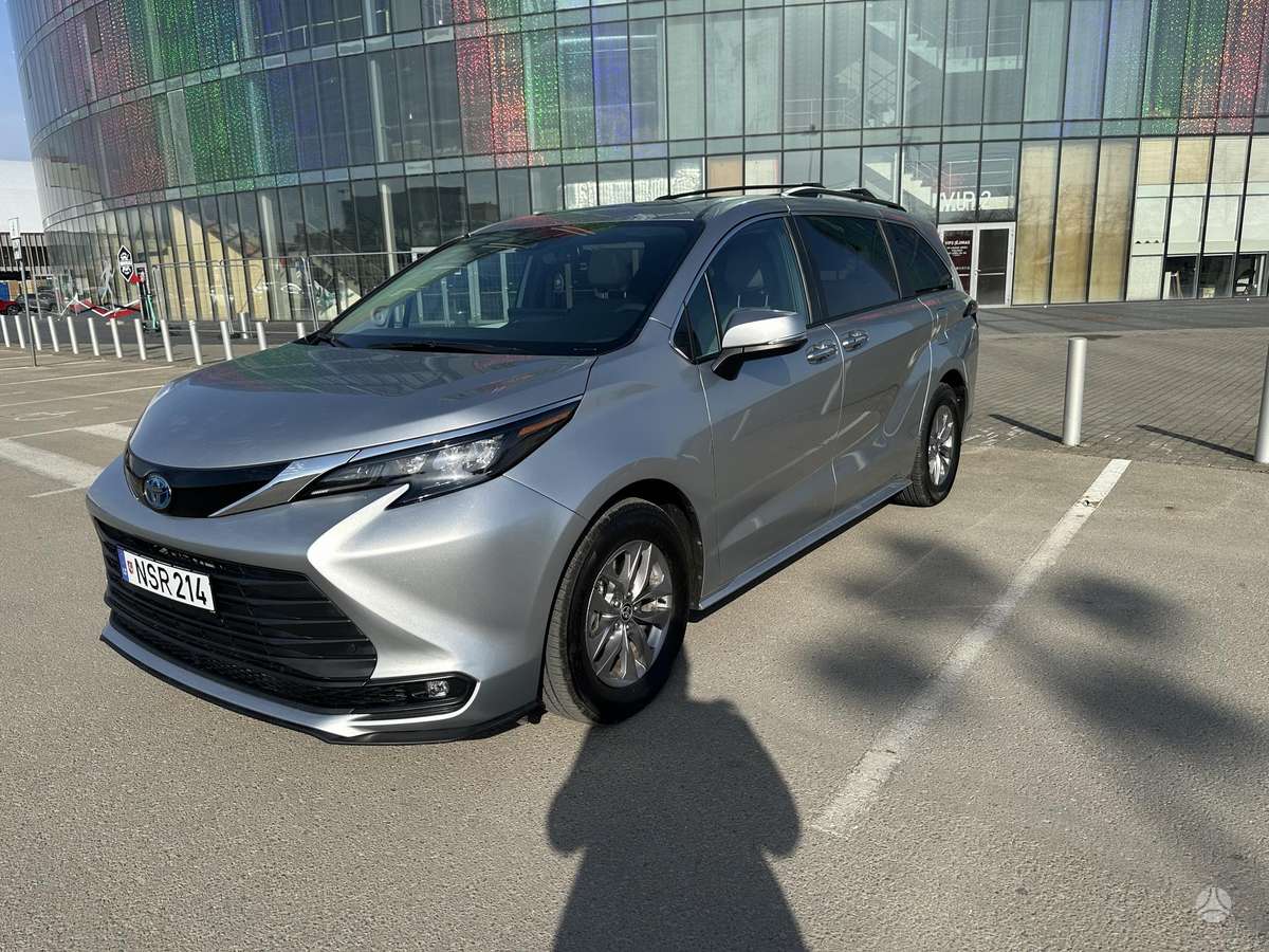Toyota Sienna - 1