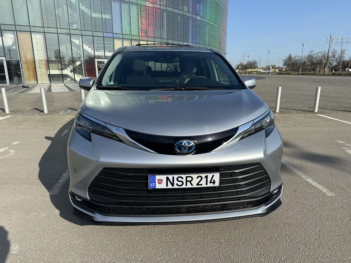 Toyota Sienna - 2