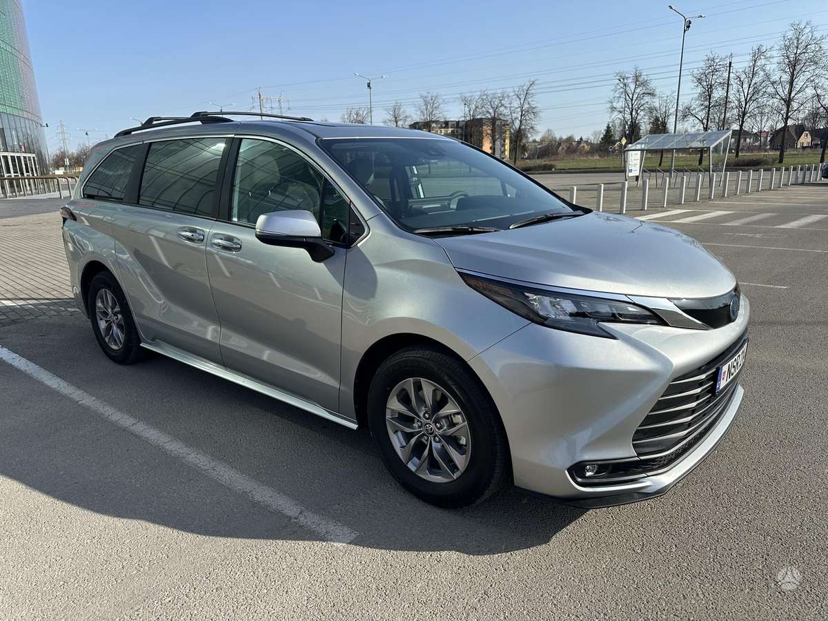 Toyota Sienna - 3