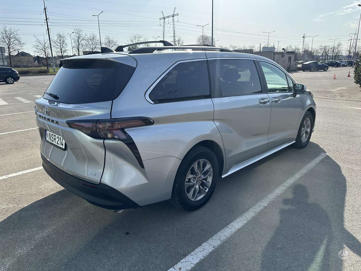Toyota Sienna - 5