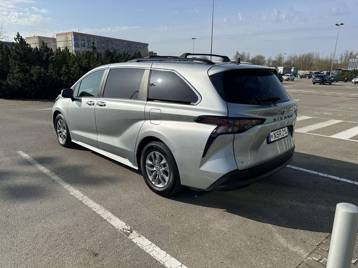 Toyota Sienna - 6