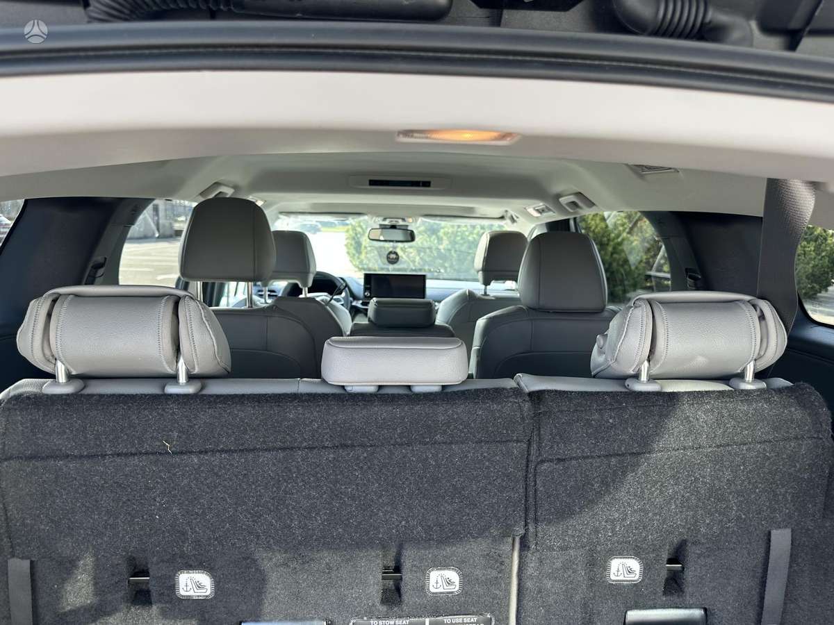 Toyota Sienna - 8
