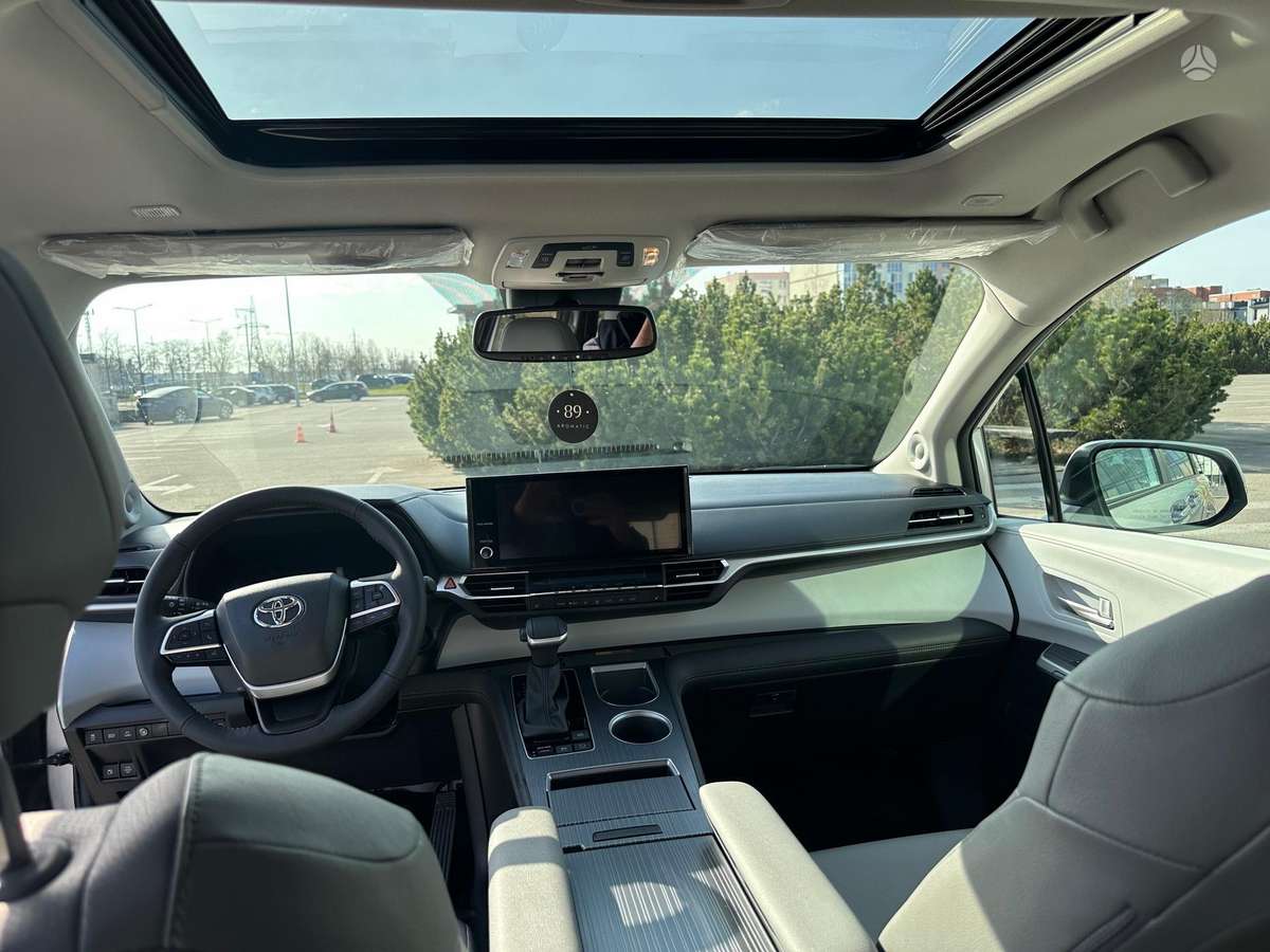 Toyota Sienna - 10