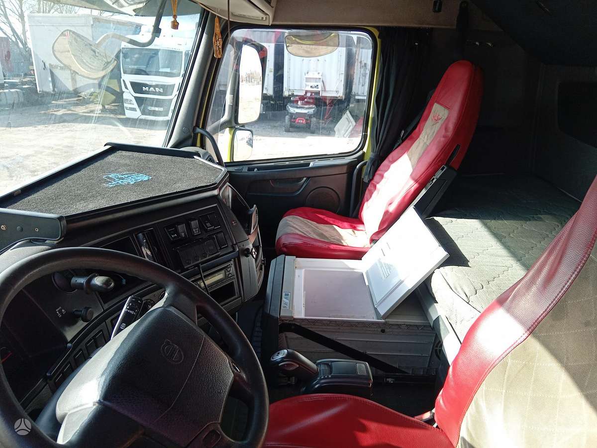 Volvo FH, double sleeper