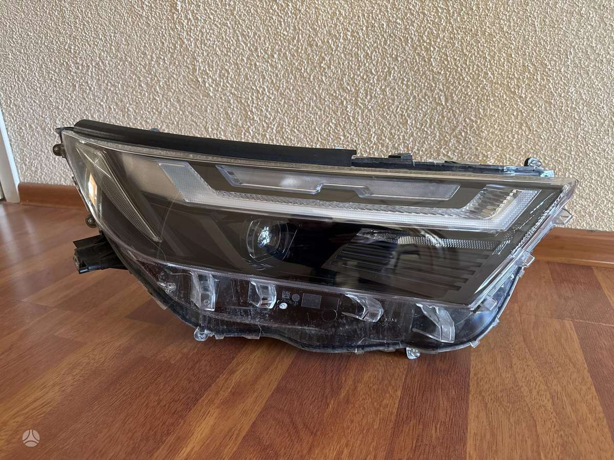 Toyota RAV4, 8111042E302305310408, lights