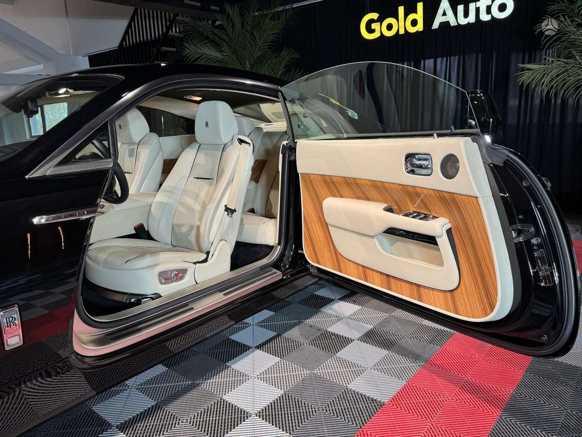 Rolls-Royce Wraith - 12