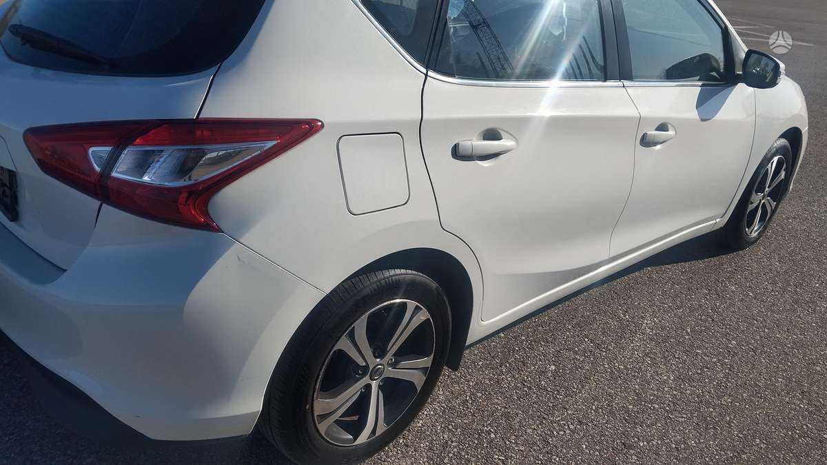 Nissan Pulsar, 1.2 l., hatchback