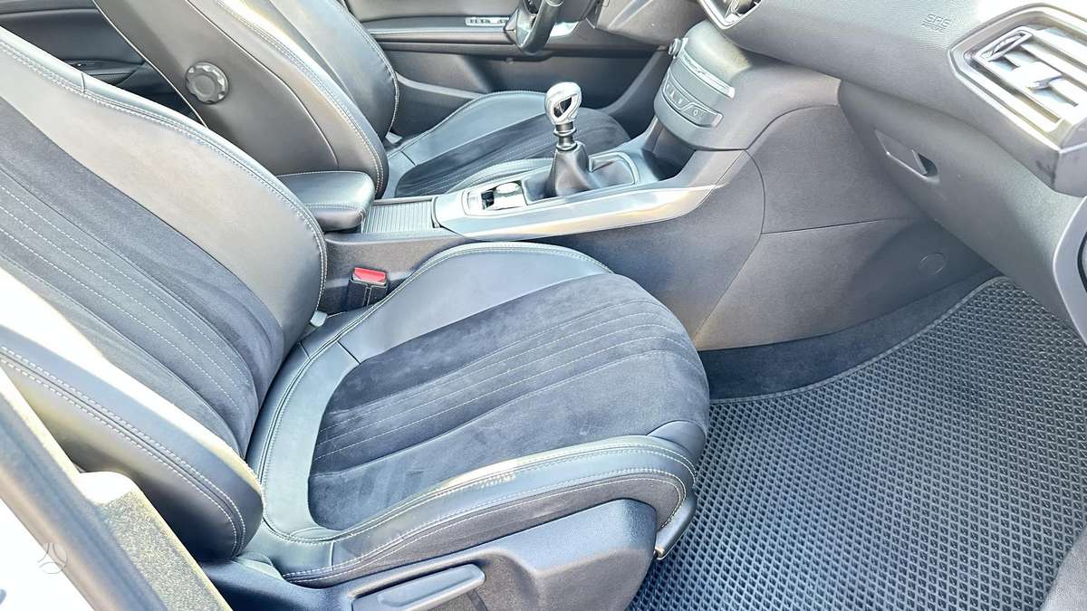 Peugeot 308, 1.2 l., hatchback
