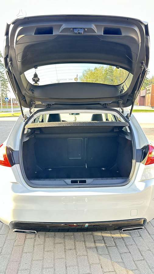 Peugeot 308, 1.2 l., hatchback