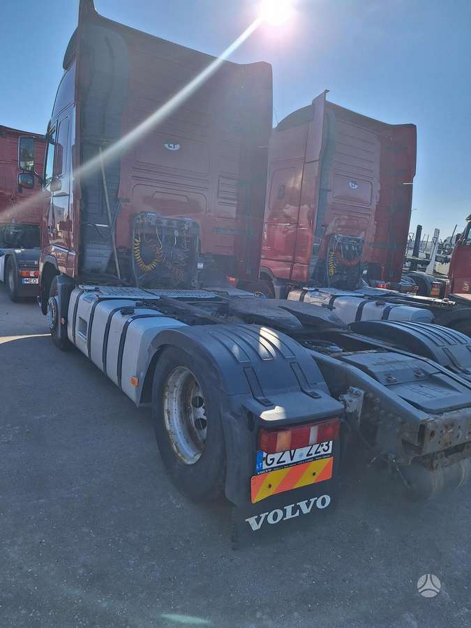 Volvo FH, double sleeper