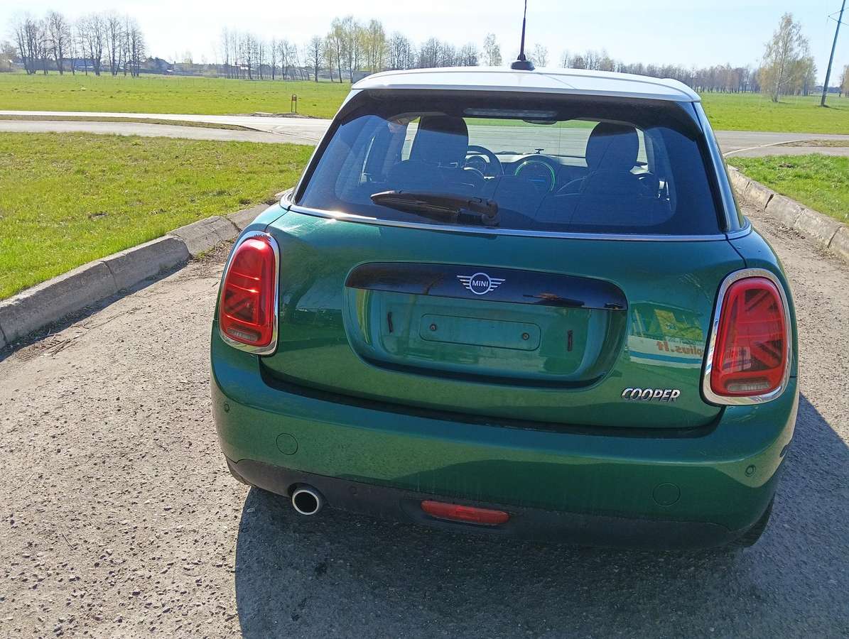 Mini Cooper, 1.5 l., hatchback