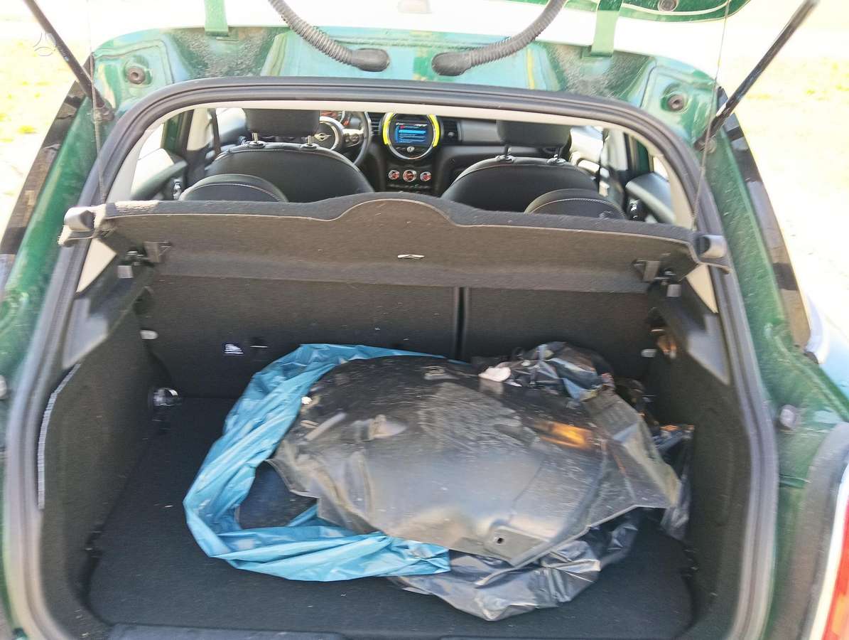 Mini Cooper, 1.5 l., hatchback