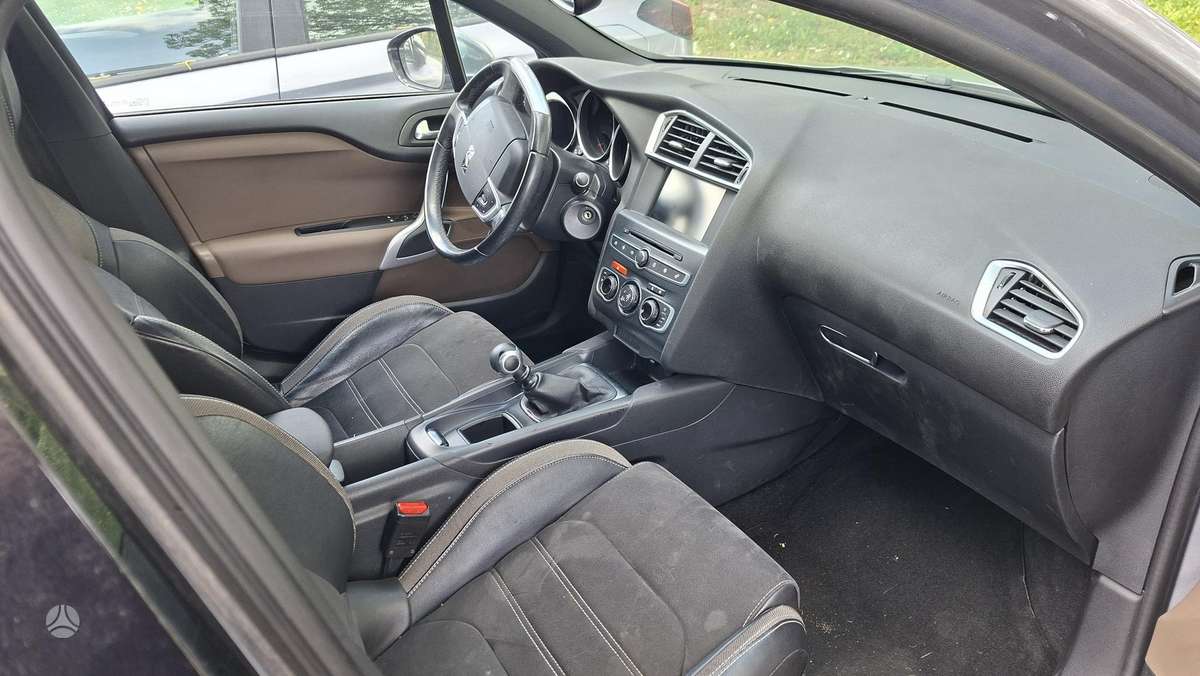 Citroen DS4, 1.2 l., hatchback