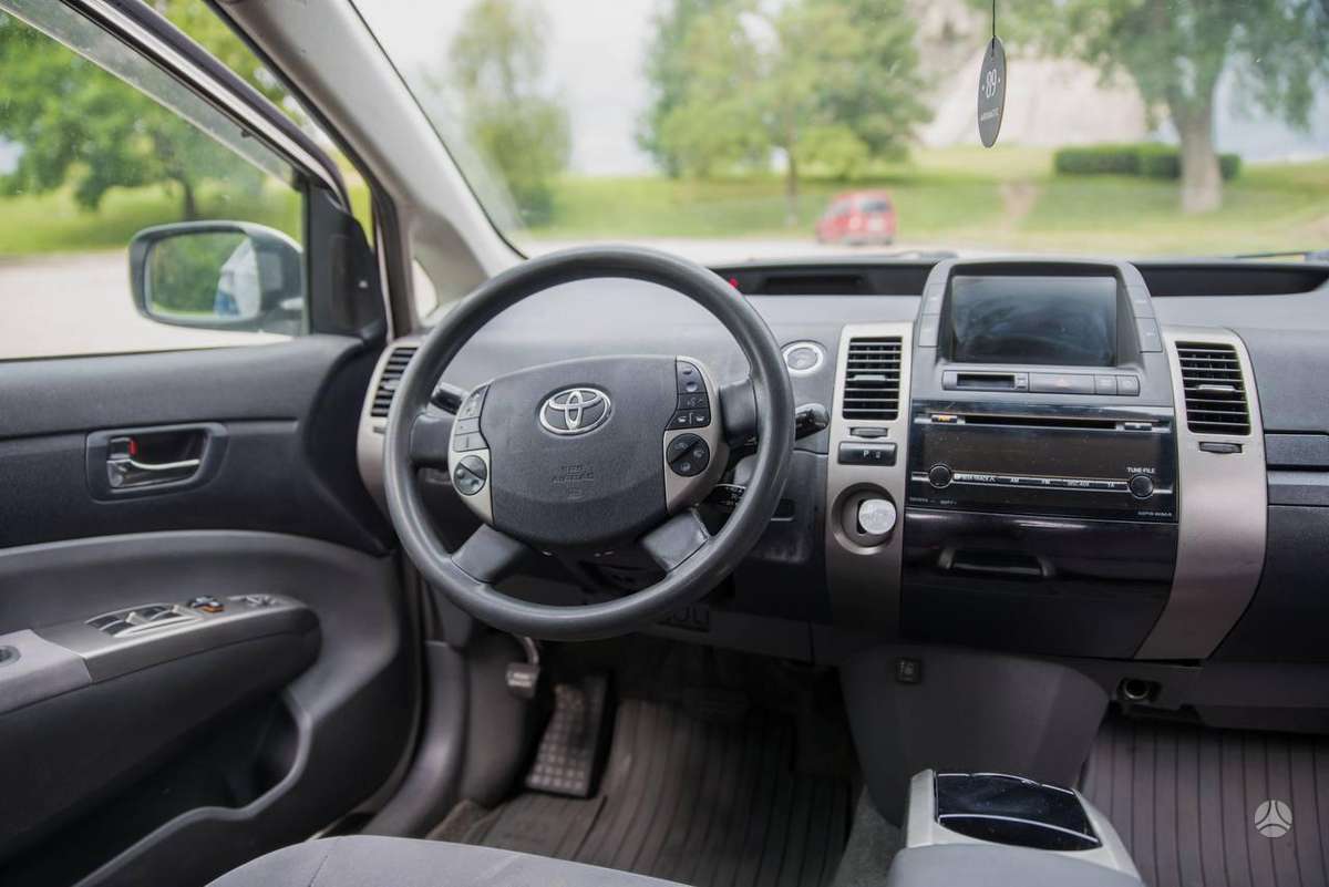 Toyota Prius, Хэтчбек