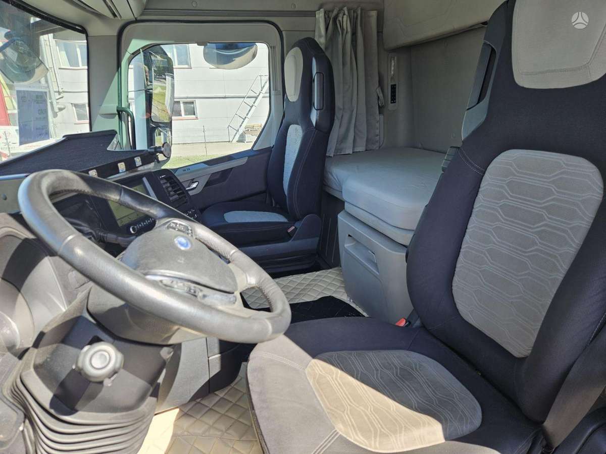 Ford F-MAX, 2 miegamosios vietos