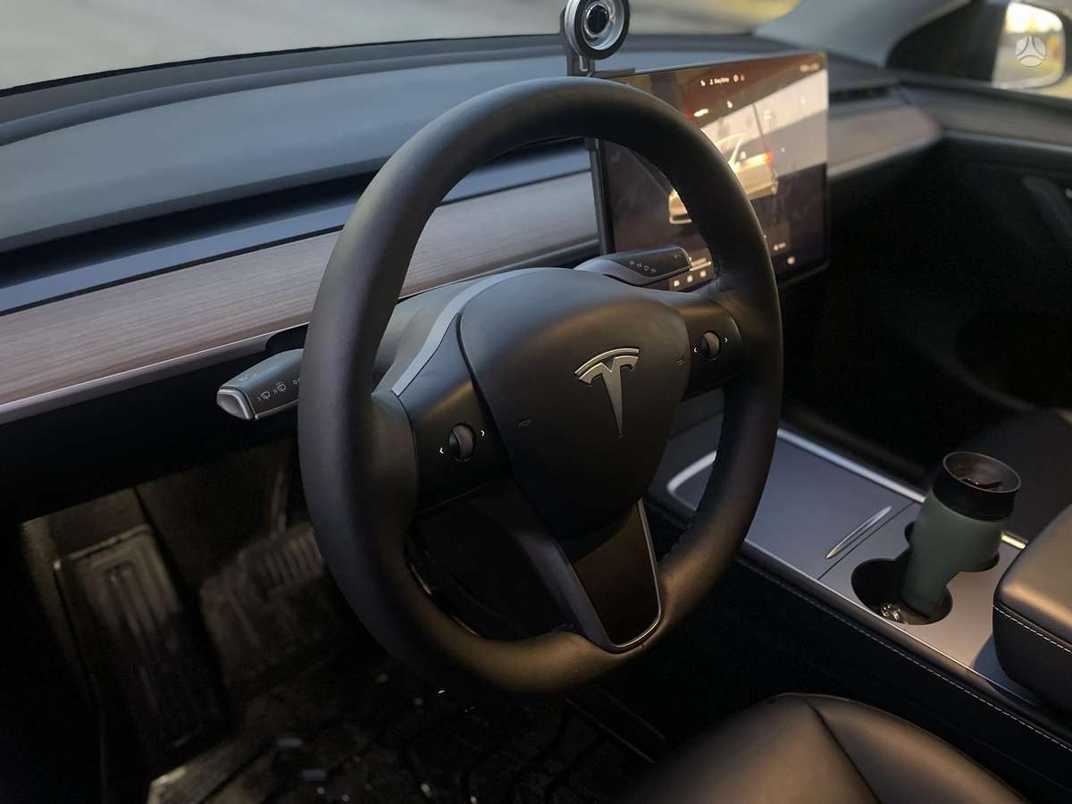 Tesla Model Y, 81 kWh, mpv / minivan