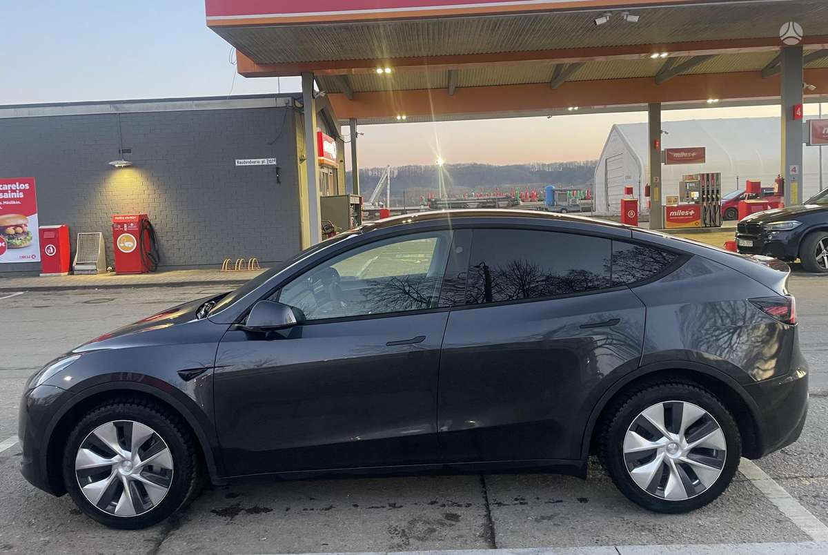 Tesla Model Y, 81 кВт·ч, Минивэн