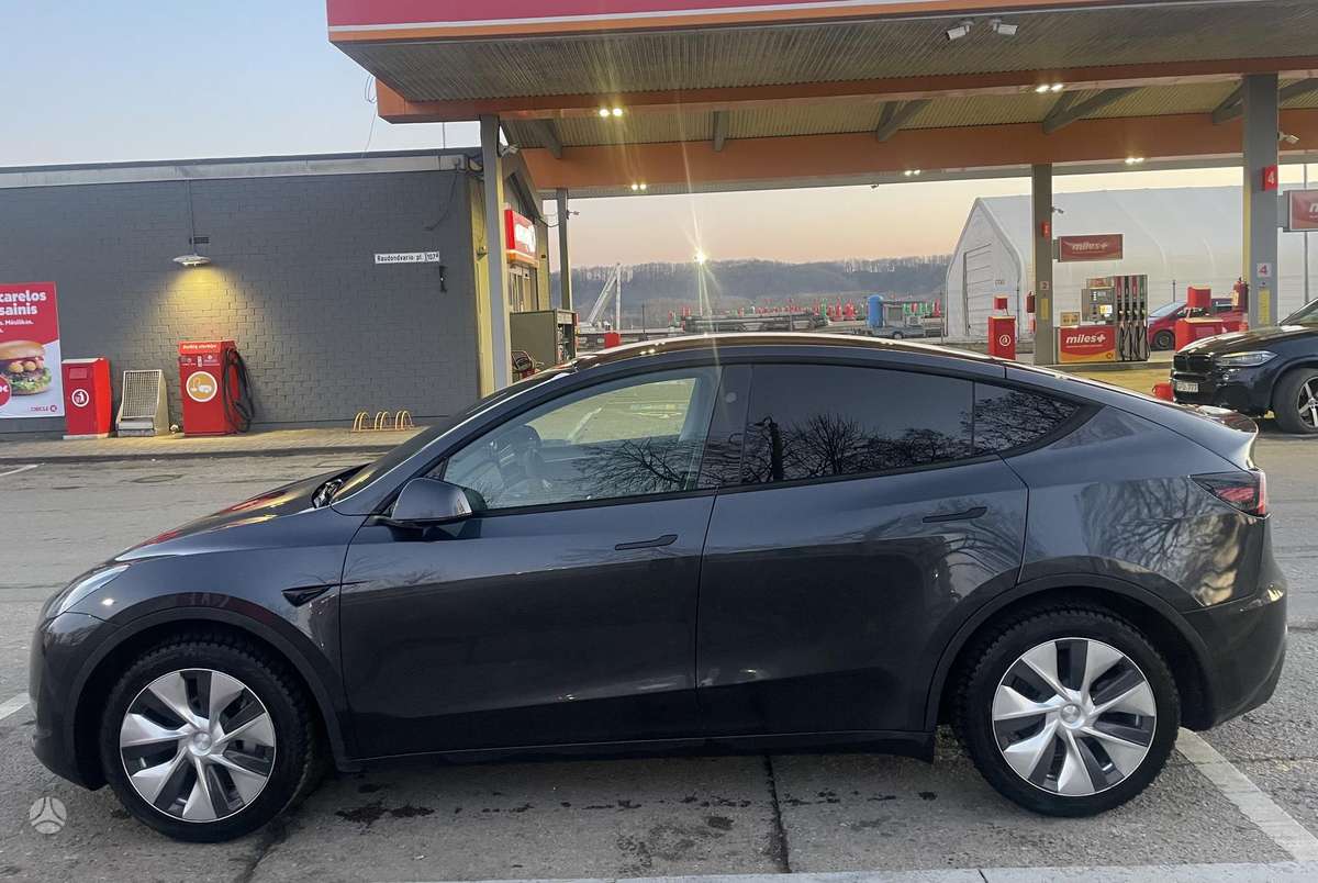 Tesla Model Y, 81 kWh, mpv / minivan