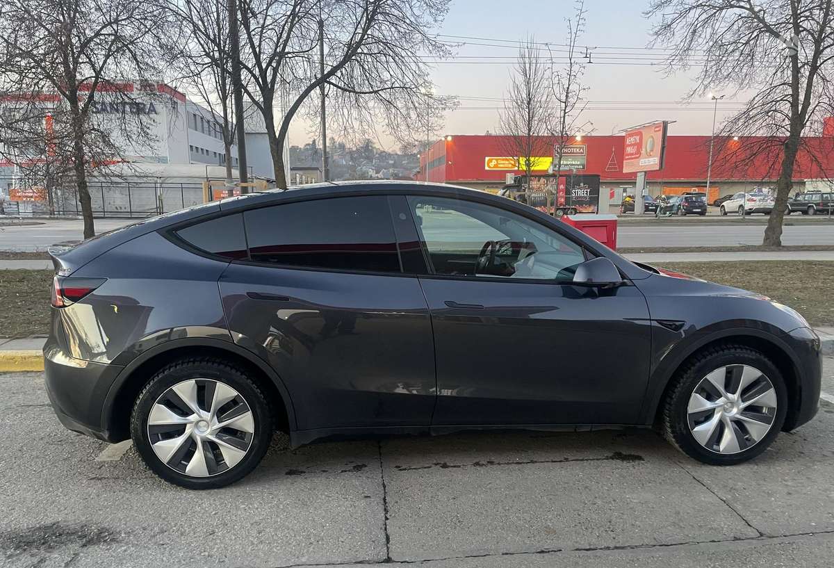 Tesla Model Y, 81 kWh, mpv / minivan