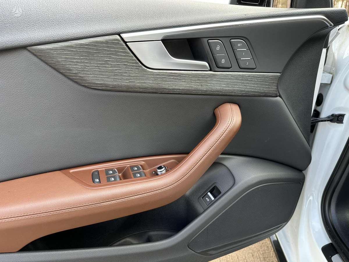 Audi A4, 2.0 l., Седан