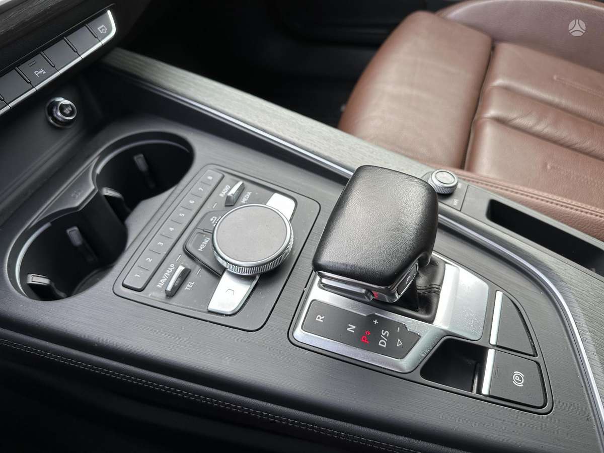 Audi A4, 2.0 l., Седан