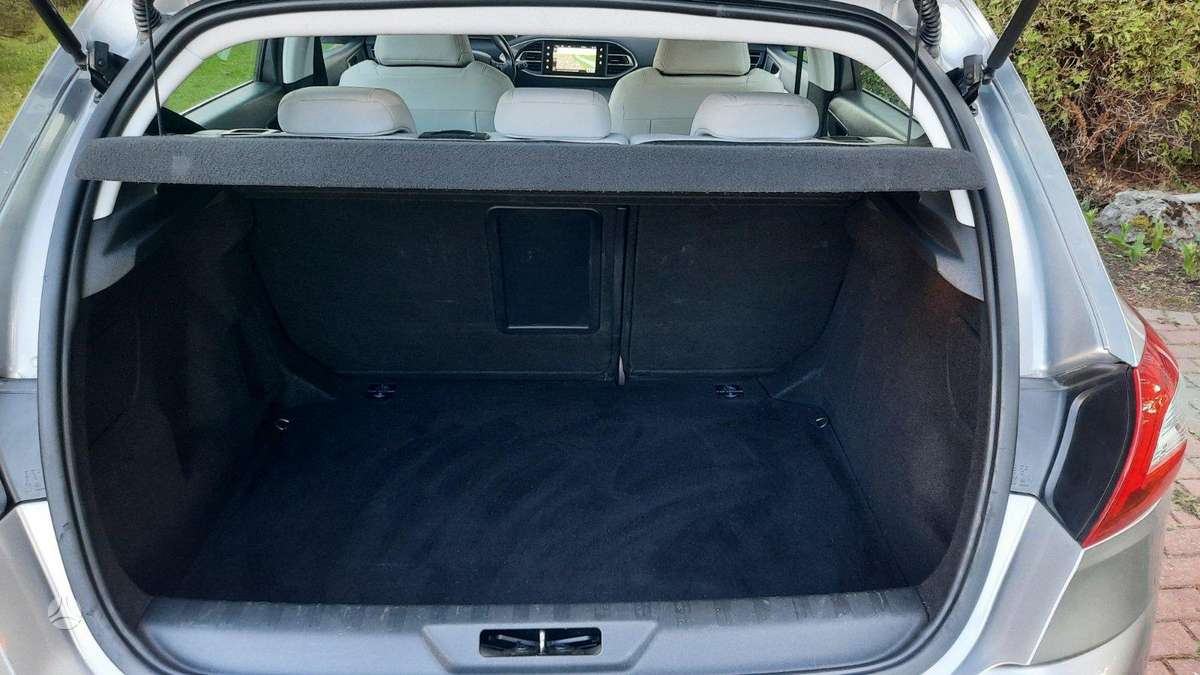 Peugeot 308, 1.2 l., hatchback