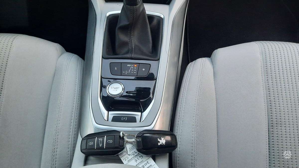Peugeot 308, 1.2 l., hatchback