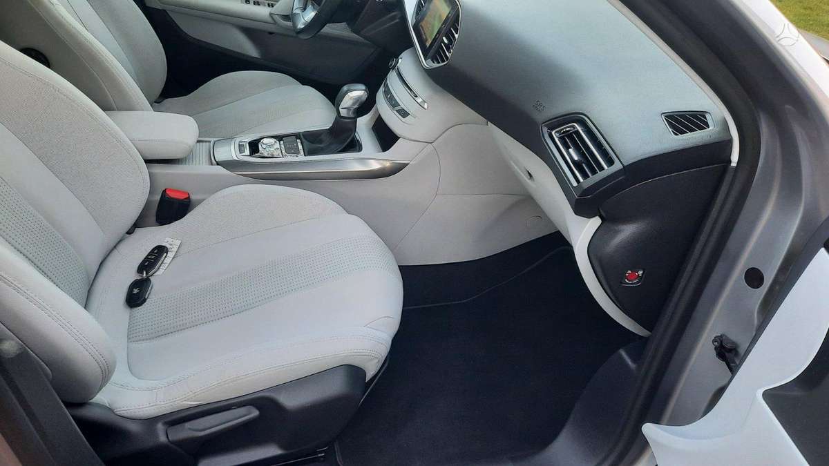 Peugeot 308, 1.2 l., hatchback