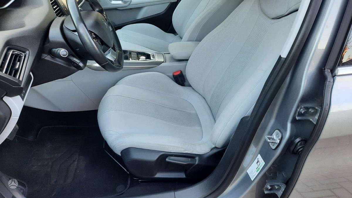 Peugeot 308, 1.2 l., hatchback