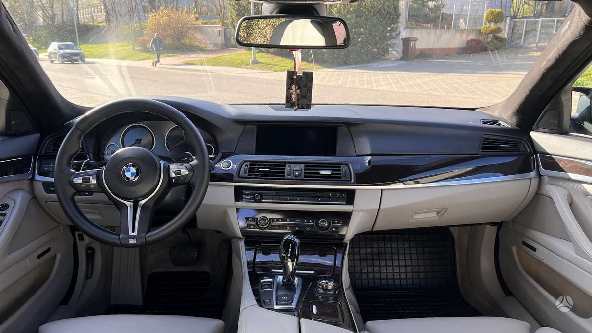 BMW 550, 4.4 l., Седан