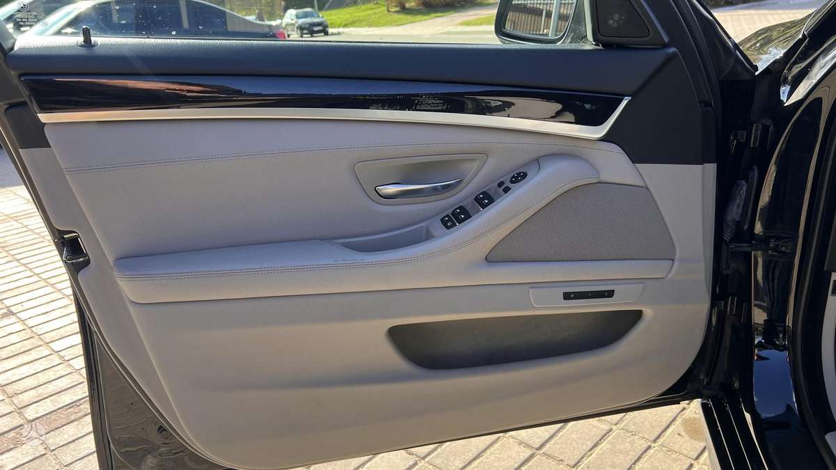 BMW 550, 4.4 l., Седан