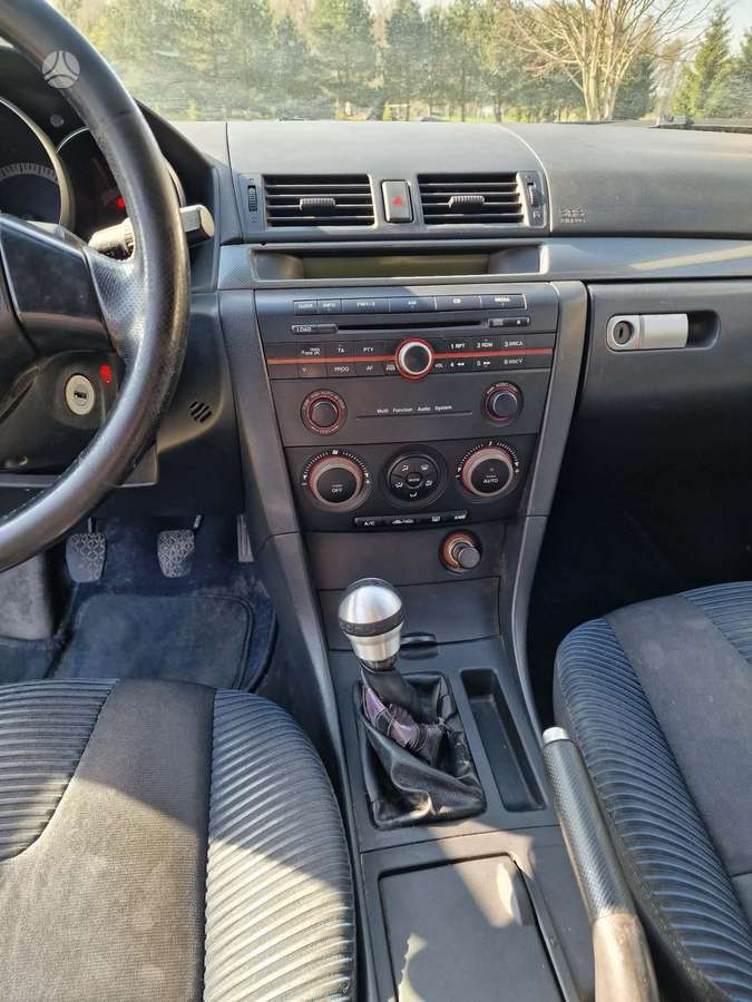 Mazda 3, 1.6 l., Хэтчбек