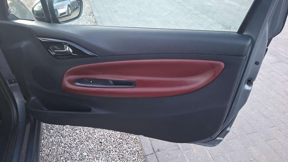 Citroen DS3, 1.6 l., hatchback