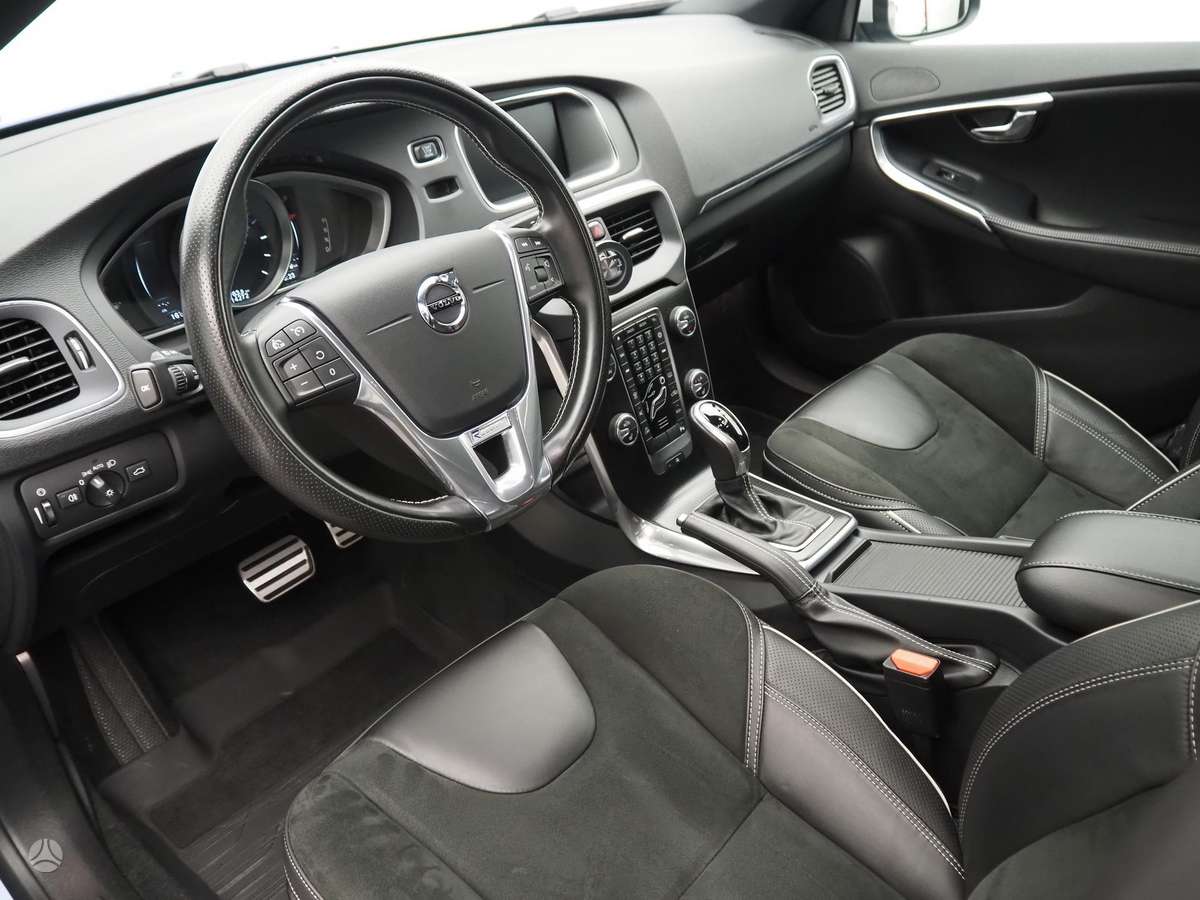Volvo V40, 2.0 l., Хэтчбек