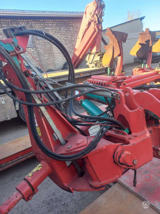 Kverneland PG-100, ploughs
