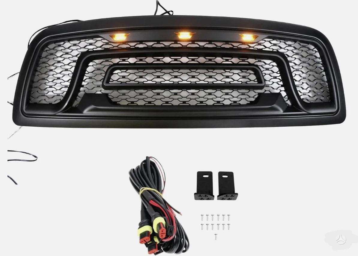Dodge Ram apdailos grotelės