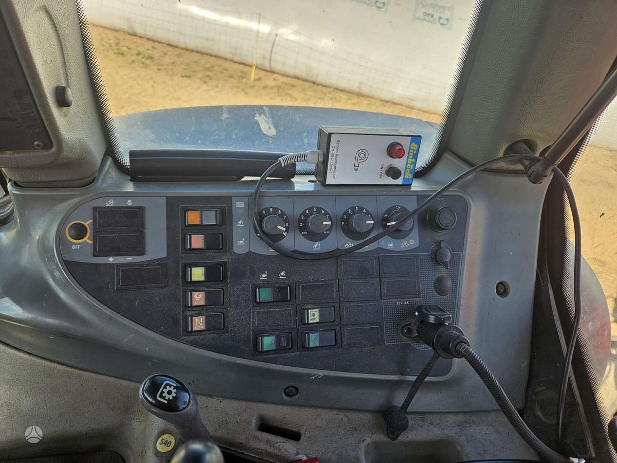 Valtra N141H, traktori