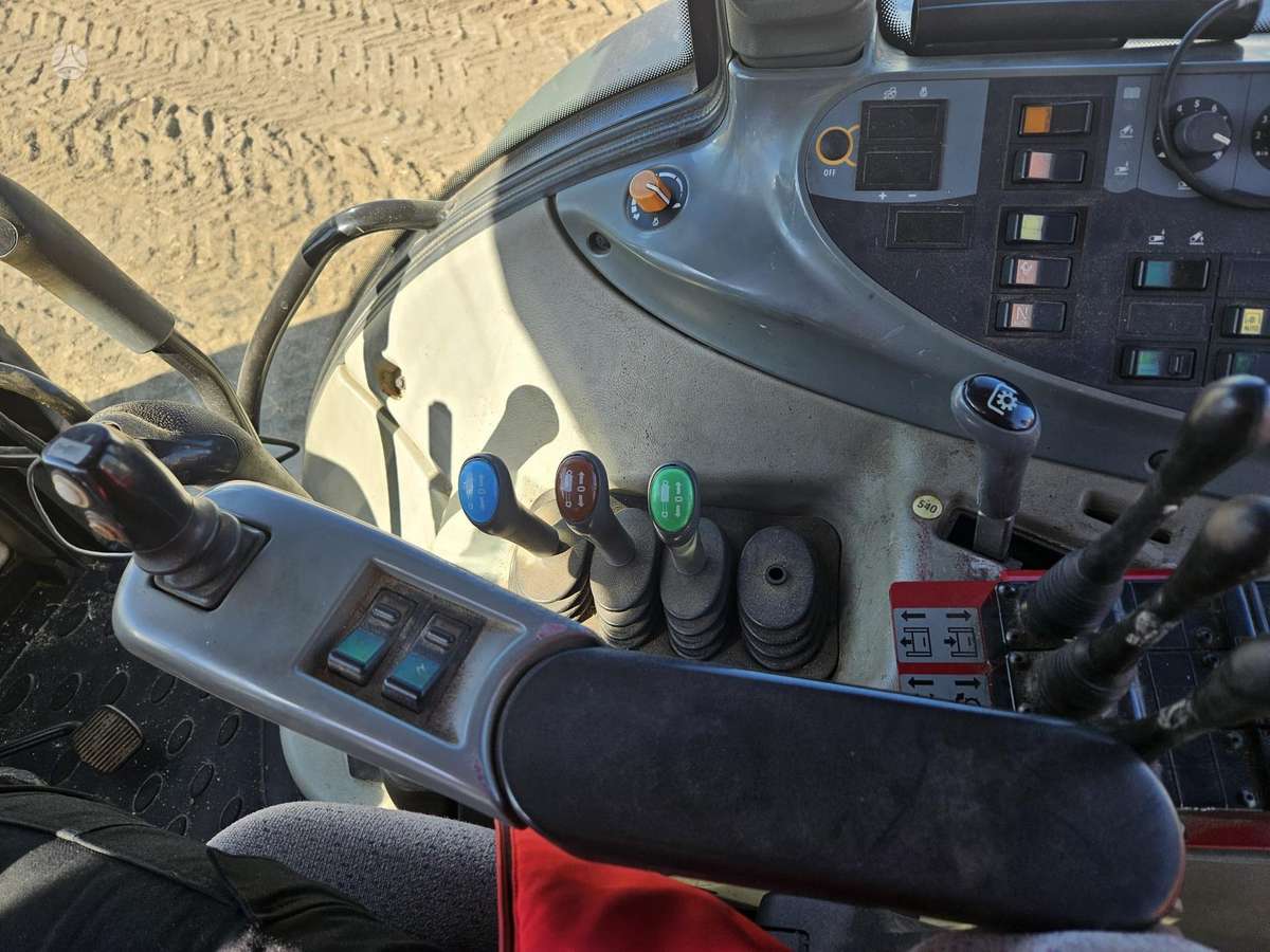 Valtra N141H, traktoriai
