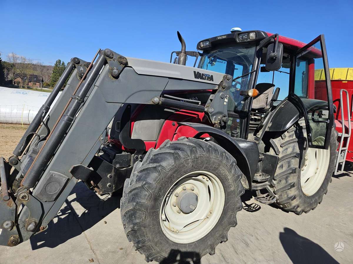 Valtra N141H, traktoriai